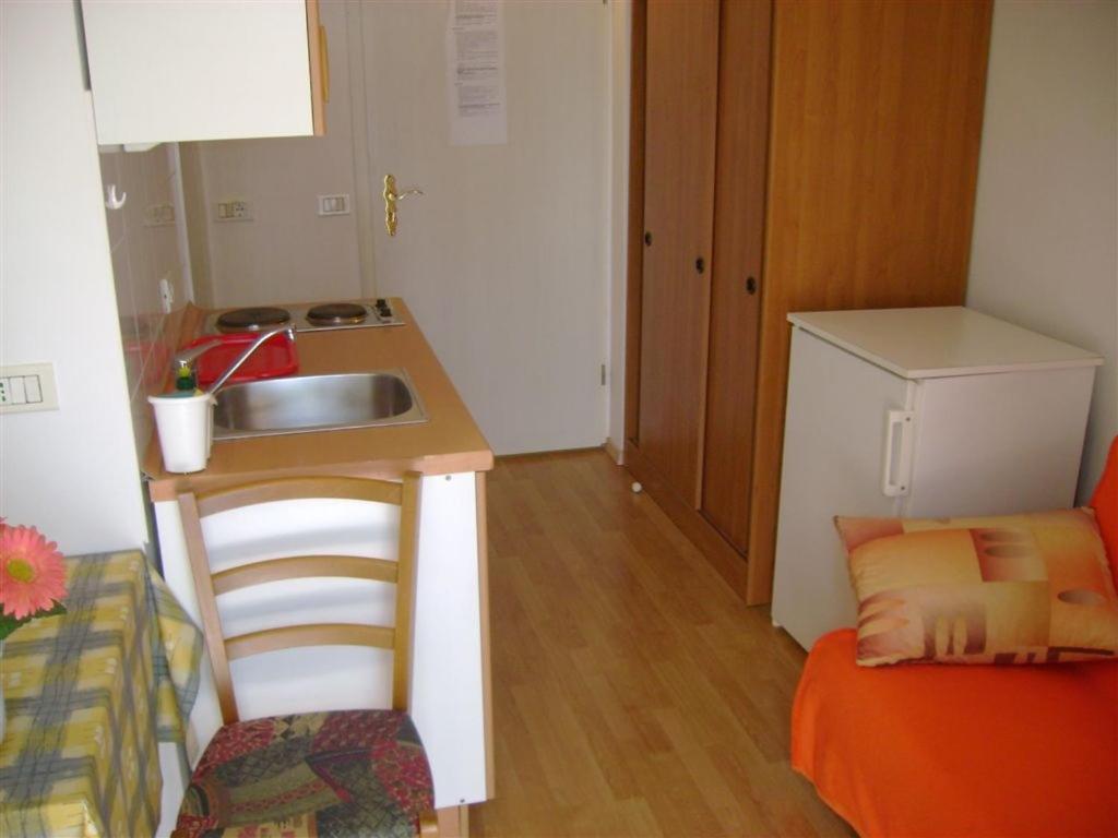 In Balcony, Air Conditioning, Wlan 819-5 *